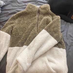 Fluffy sweatshirt/sweater